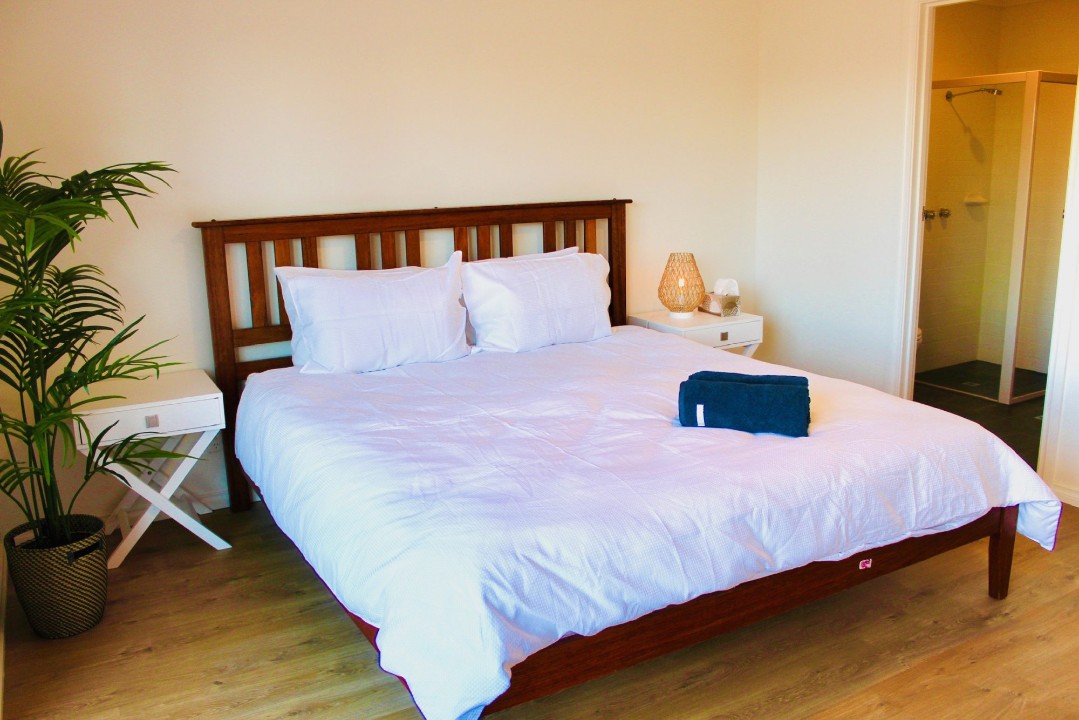 3 bedrooms: King, Queen, and two Single beds. Linen, Towels  Included
