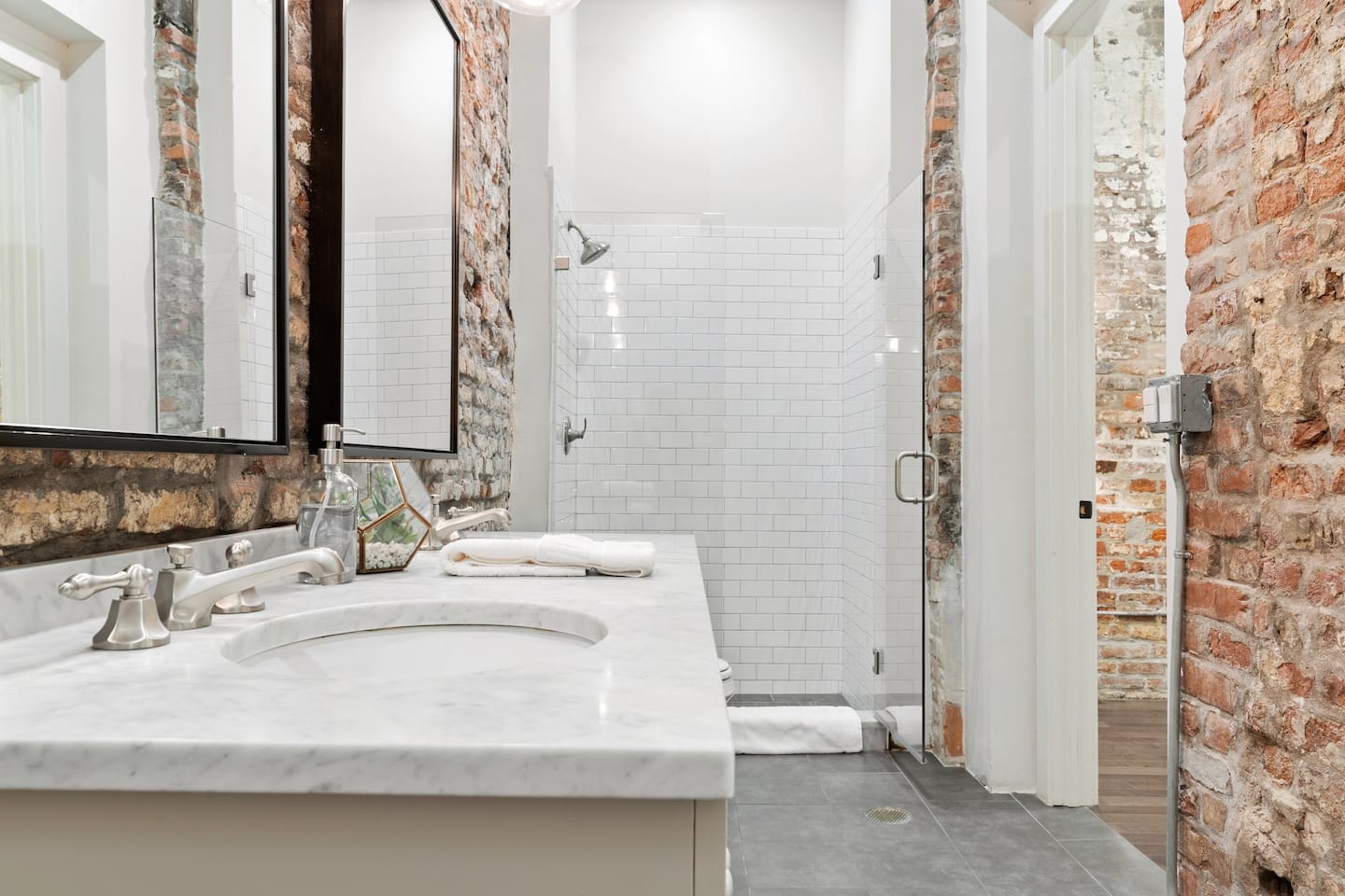 Large bathroom perfect for groups  |Ensuite Bathroom for bedroom 4