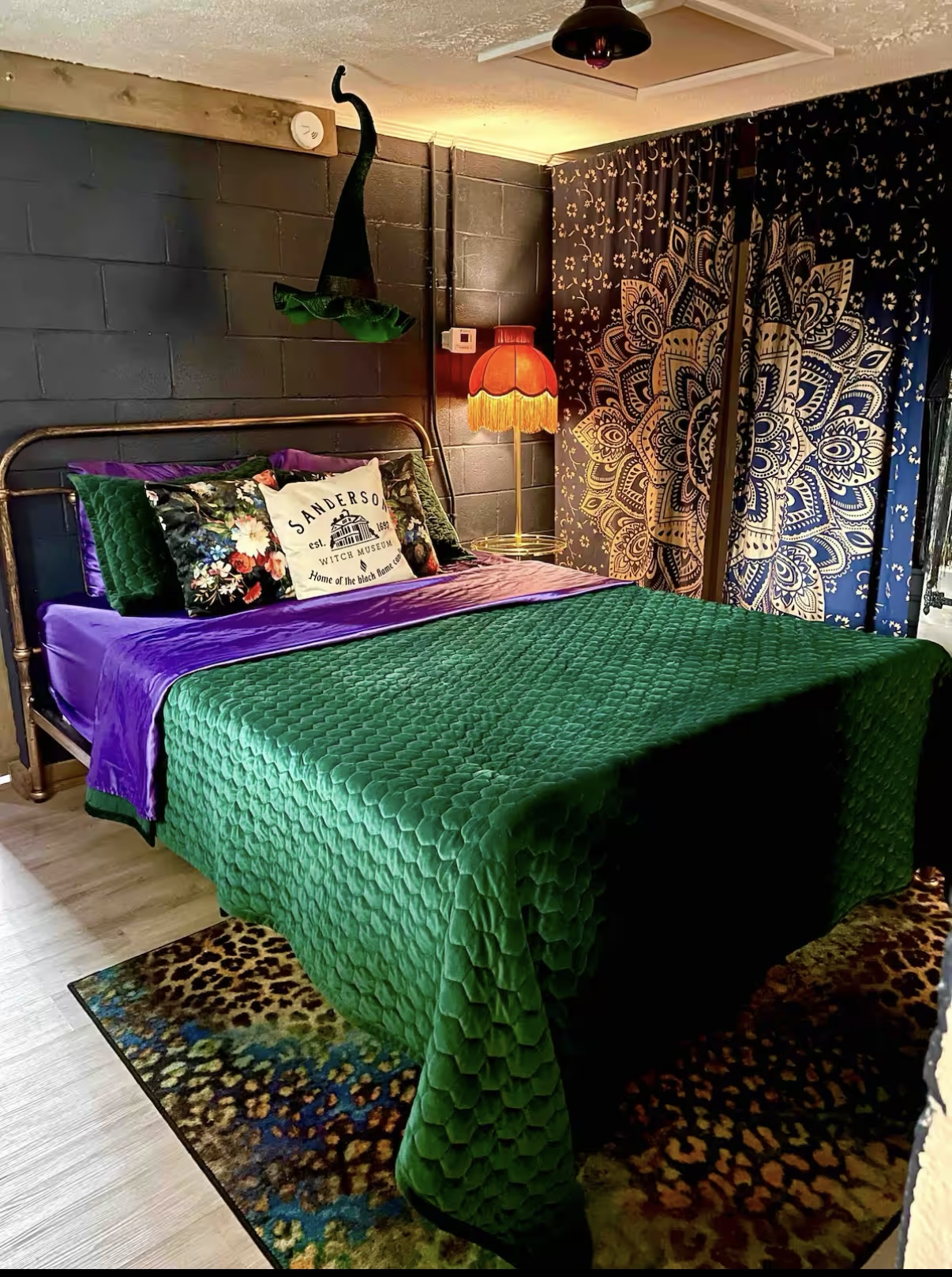 Witches Cottage - Downtown LEX