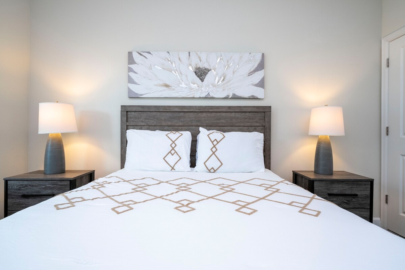 Ground floor with a Queen Bed