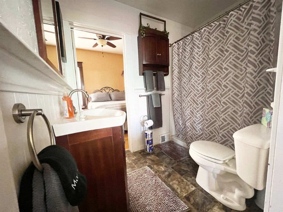 Downstairs full bathroom