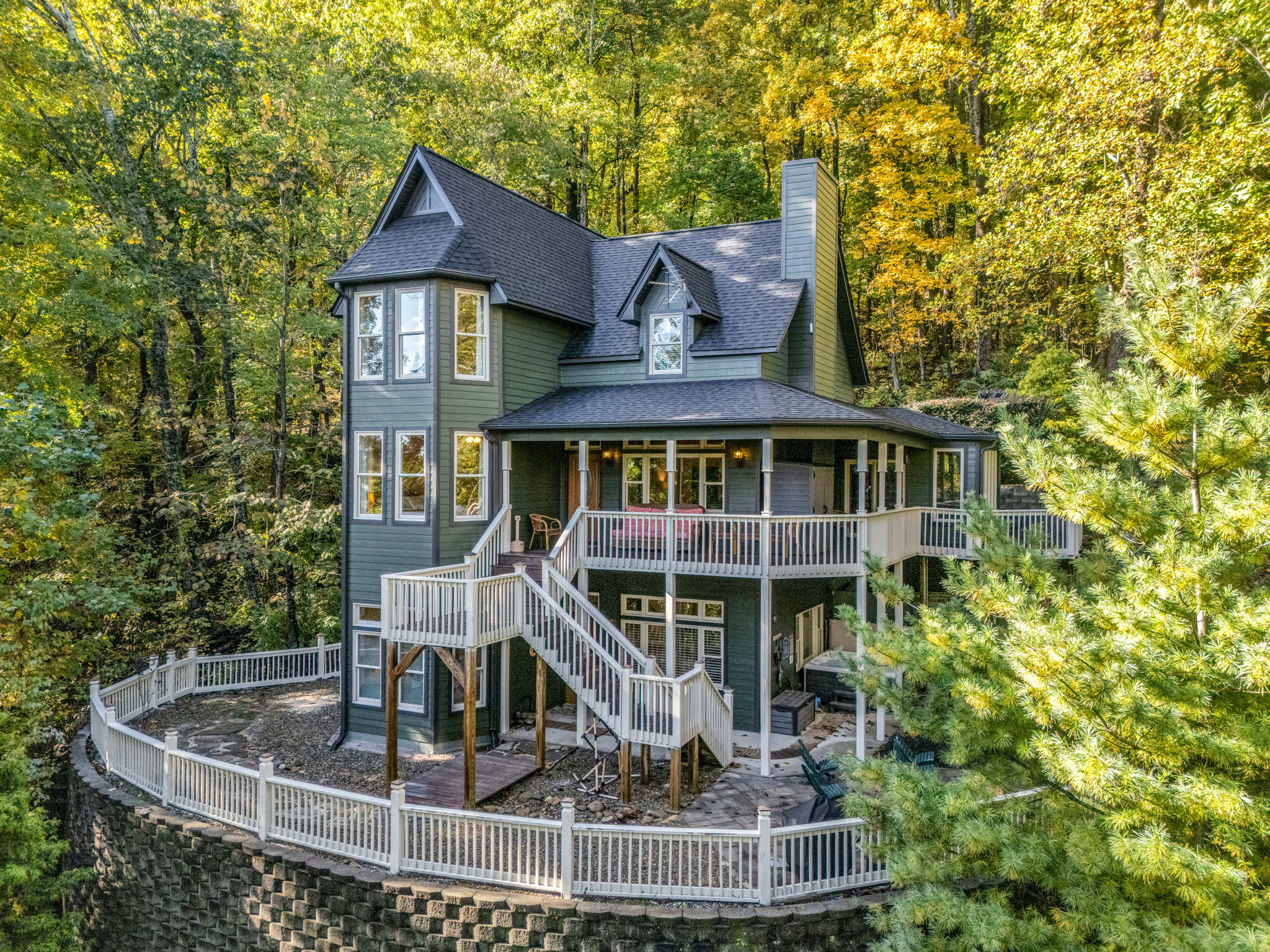 Lake Lure Rumbling Bald GolfCart, HotTub, Views! in Lake Lure, NC