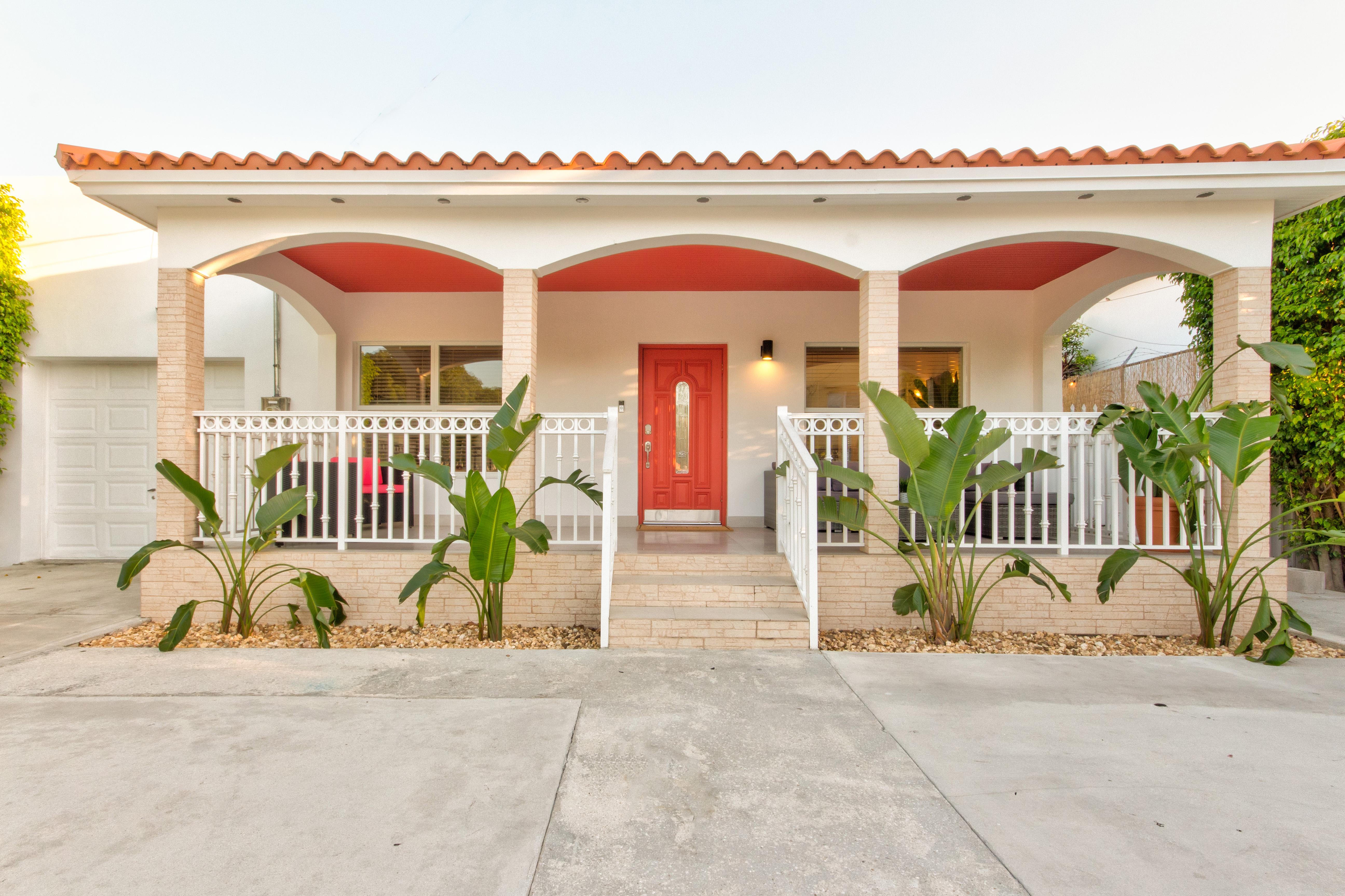 Villa Ciao Bella | Sleeps 25 | Pool + Hot Tub