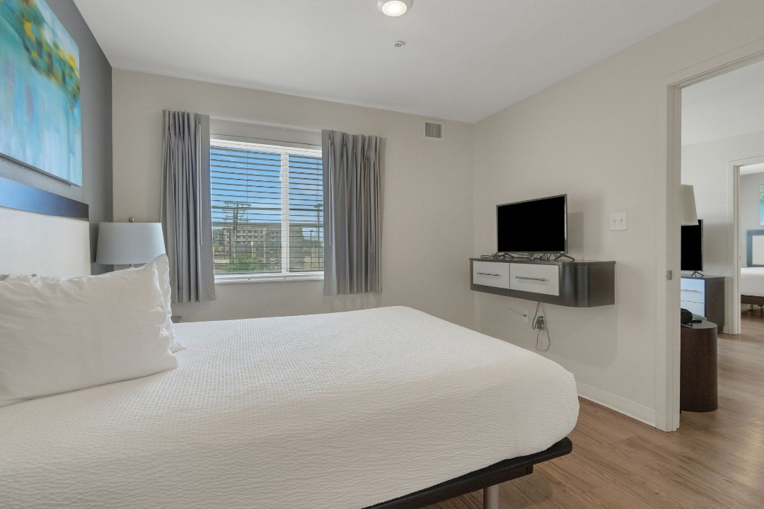 2 Bedrooms · Signature layout