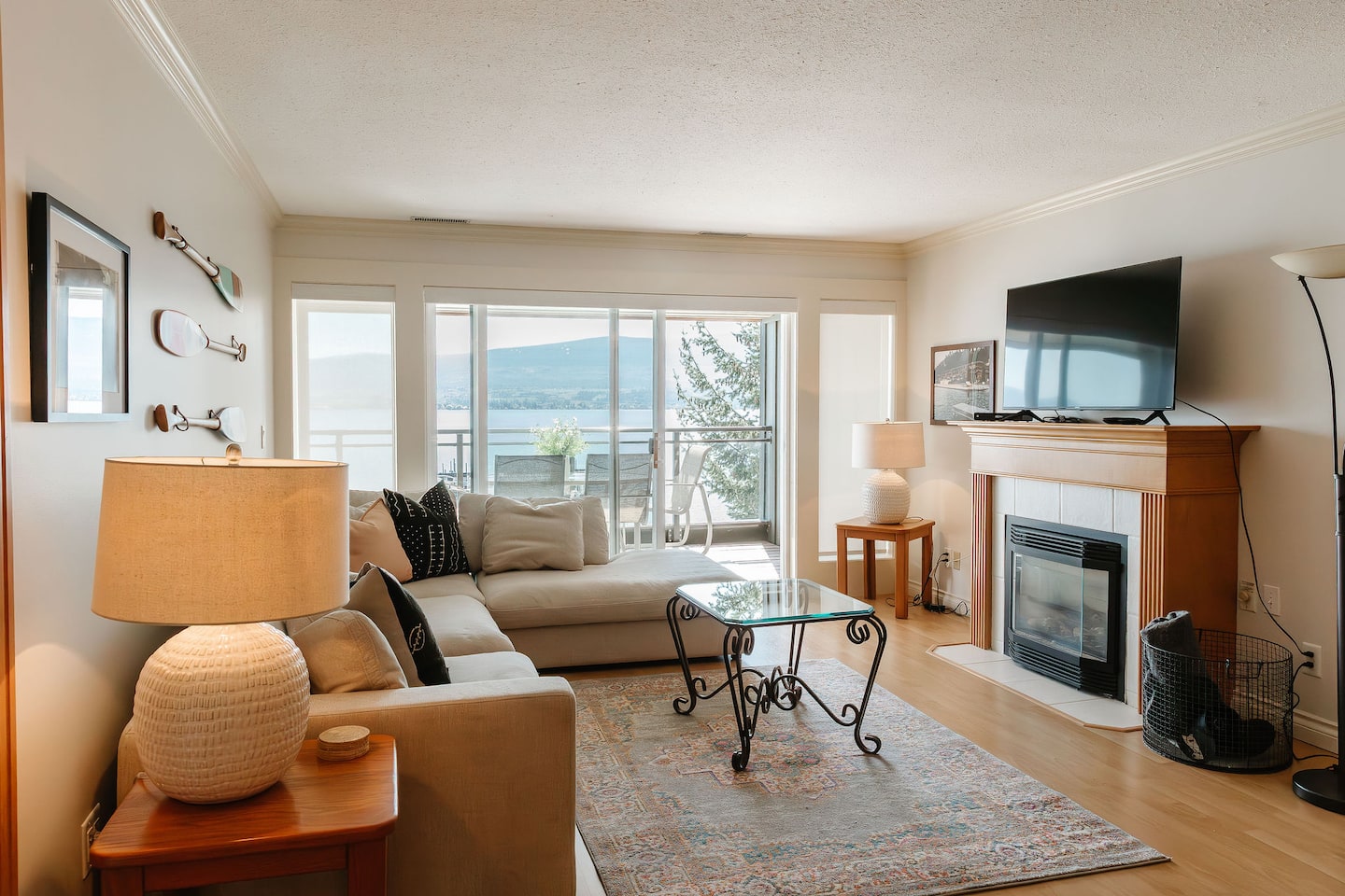 Cozy Balcony & Stunning Mountain Views - CasaLoma — West Kelowna, BC — vacation rental