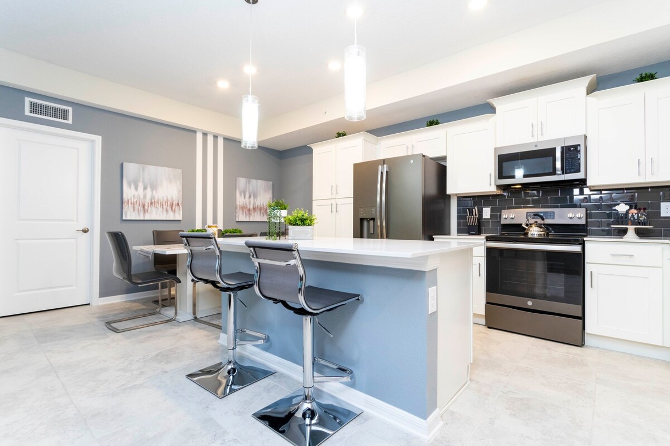 The fully equipped kitchen features modern appliances, sleek cabinetry, and all essential cookware and utensils, making it perfect for preparing meals with ease.