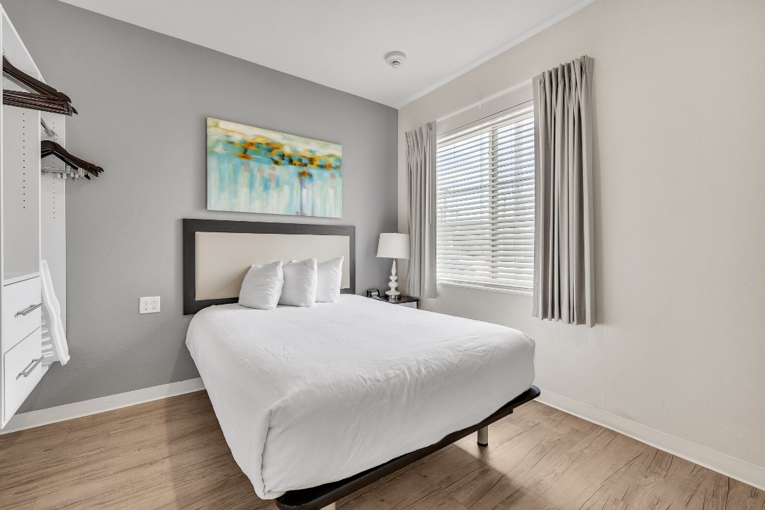 Simplicity At the Rim · Unit 1102  1102 3/2