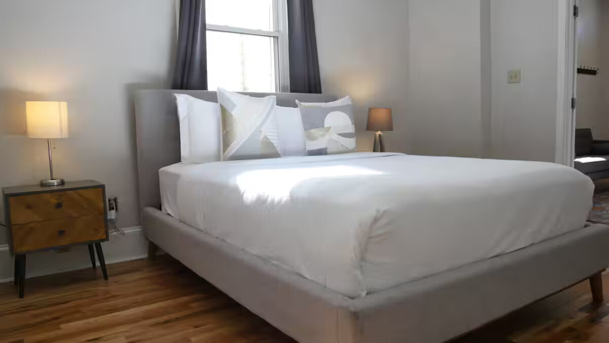 Mid-City Shotgun, Easy Access to Everything