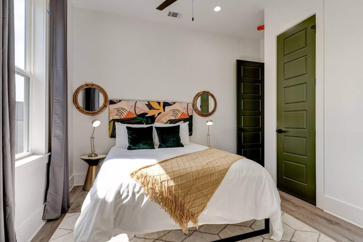 Tasteful décor at every turn! Sleep in ultimate comfort in our supremely comfortable beds! (Bedroom 3/5)