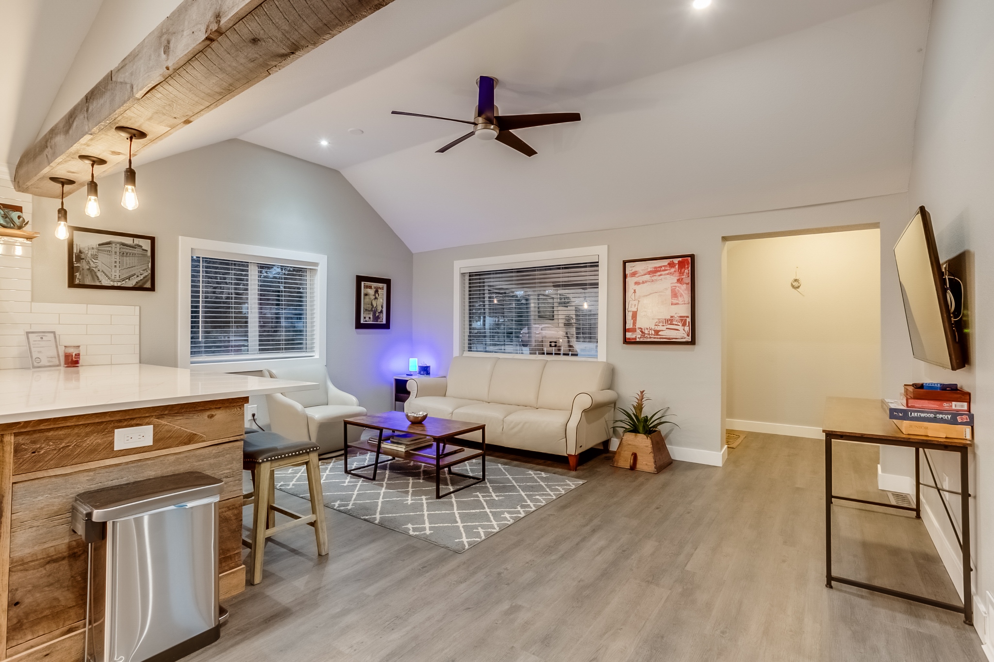 1260 Vivian St  photo 2
