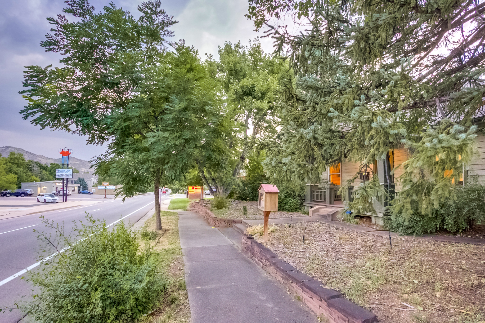 2211 Ford St photo 2