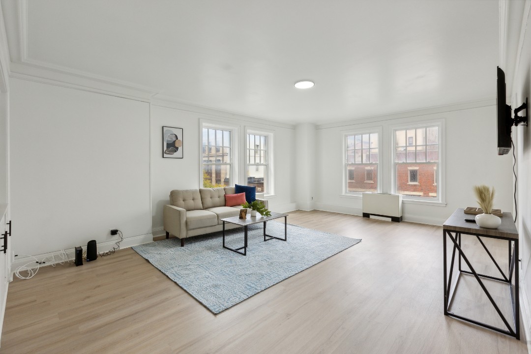 on East, 419- · Unit 111  1/1