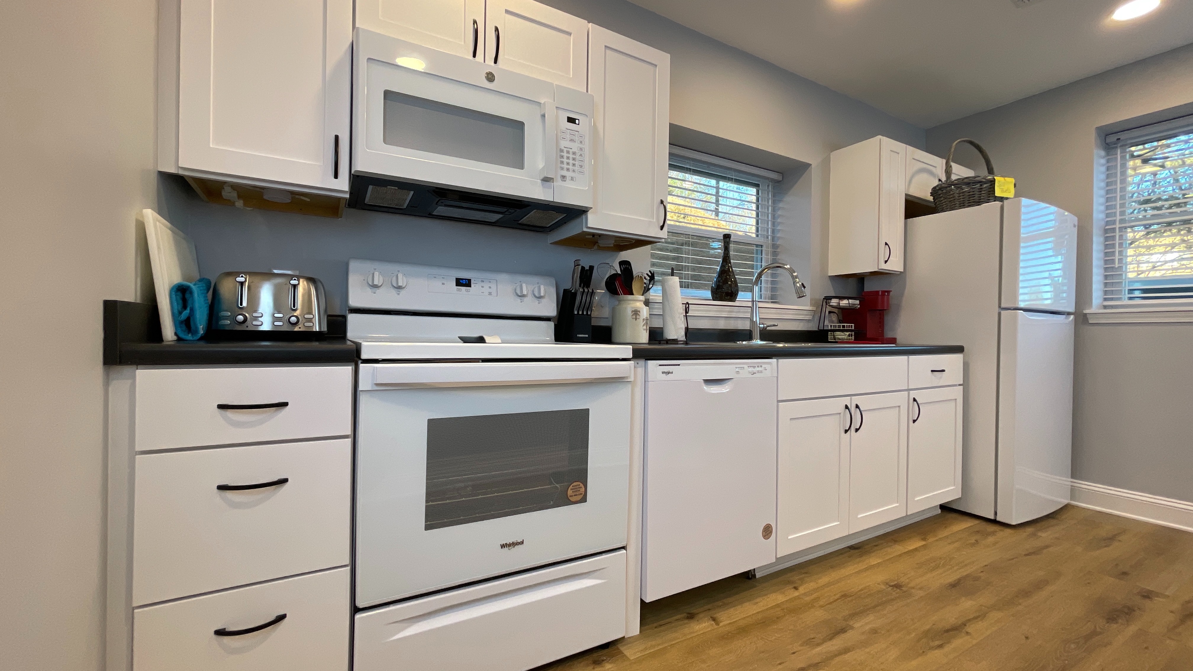 Cozy 2BR Near Casino | Queen Beds & Free Parking photo 3