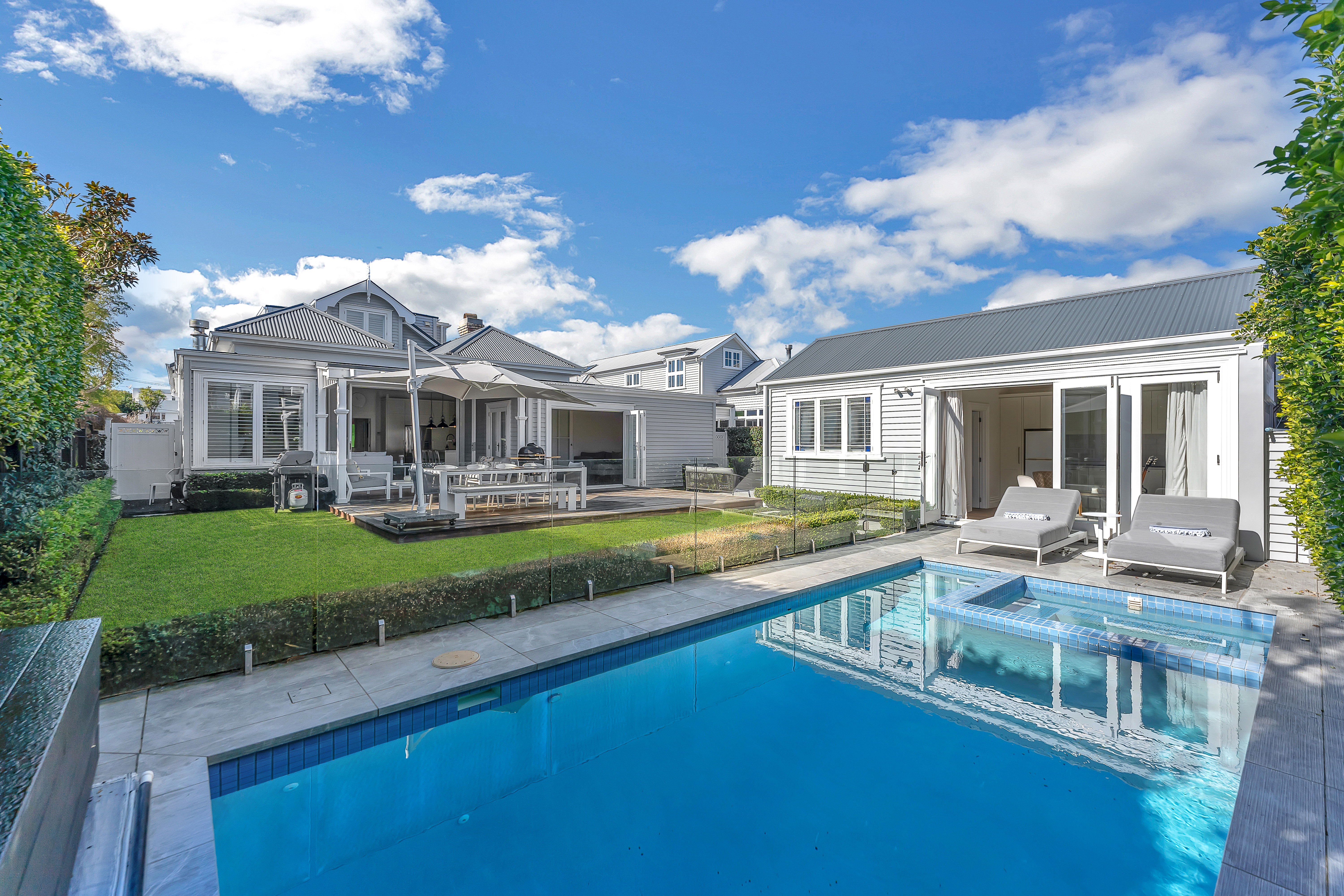 Bespoke Stays - Christmas Oasis