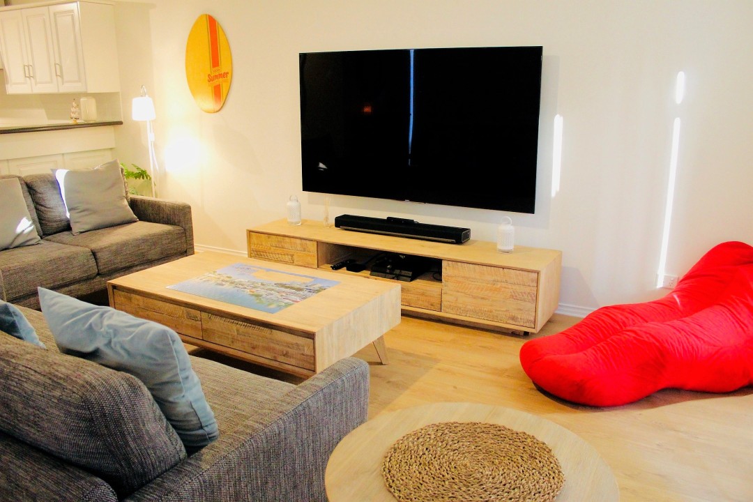Smart Entertainment Suite – Wi-Fi, Apple TV, PlayStation