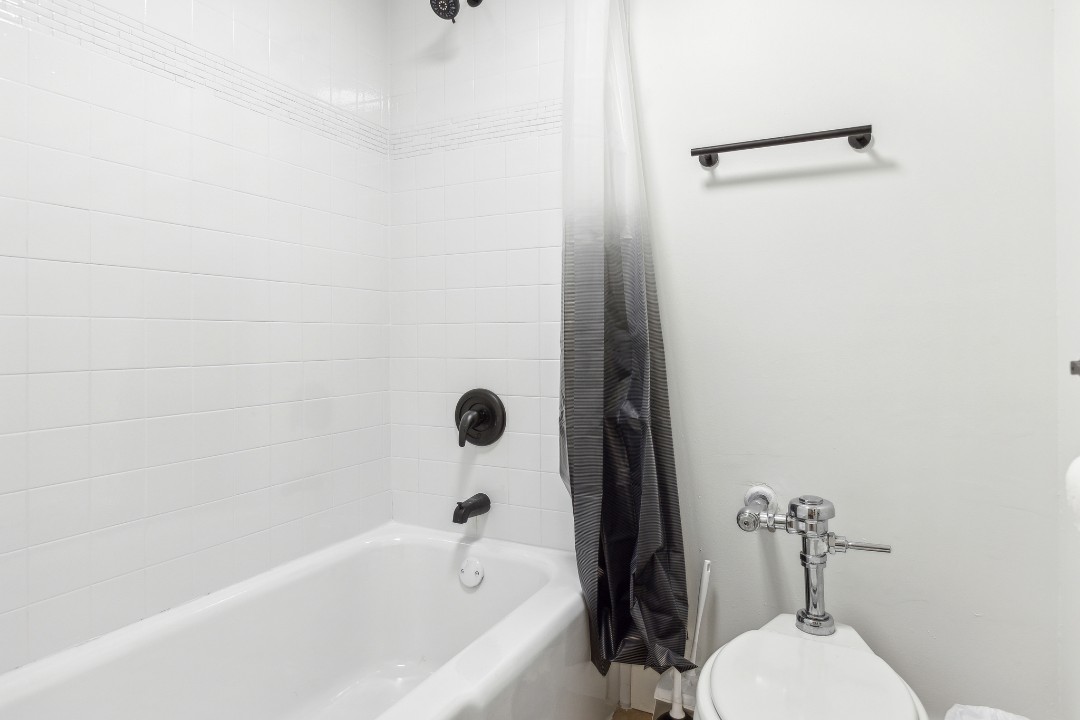 on East, 120 - · Unit 111  1/1