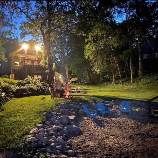Lots of space Outside complete with your own beach, kayaks, paddleboards and a maui mat off the dock.  Perfect for fun i