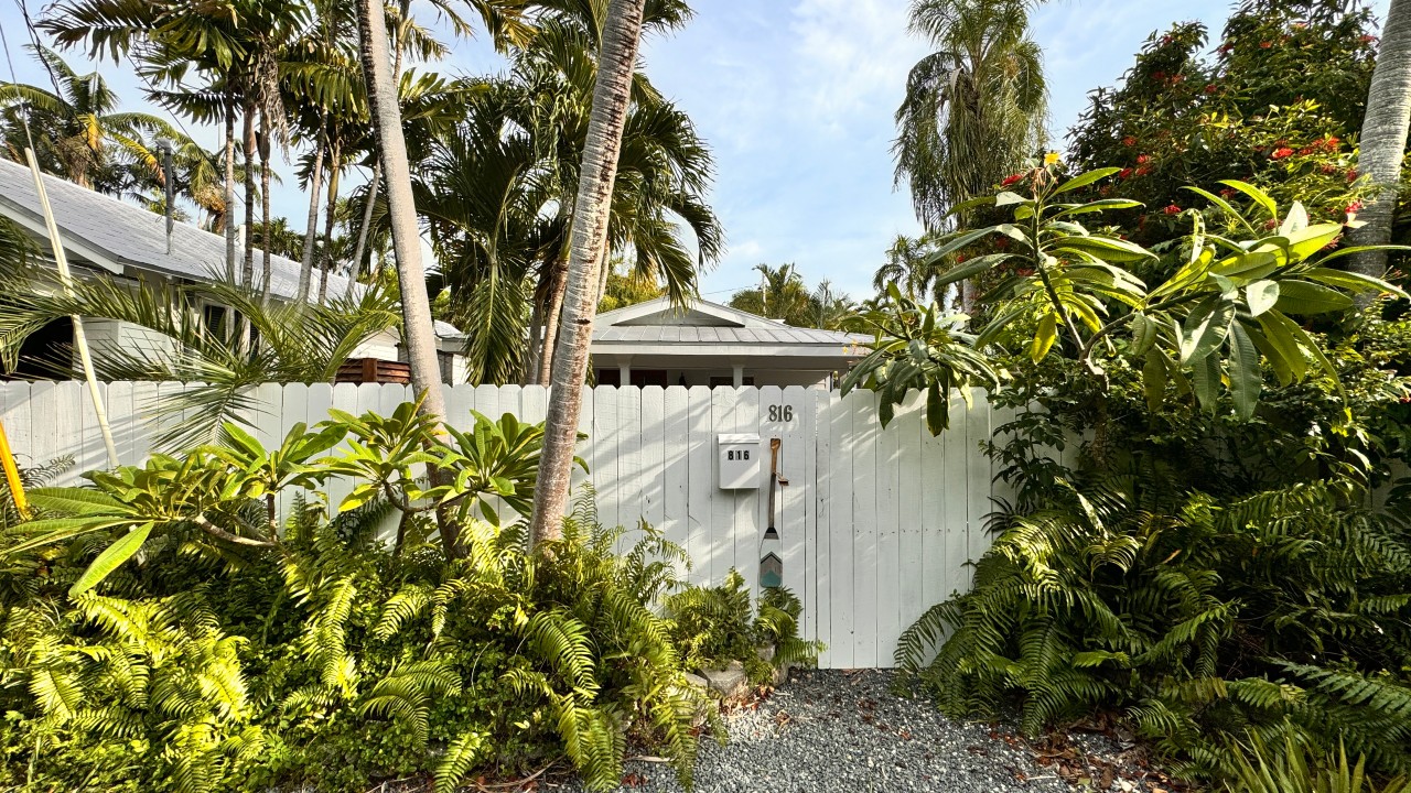 Carsten Lane Cottage — Front Gate and parking