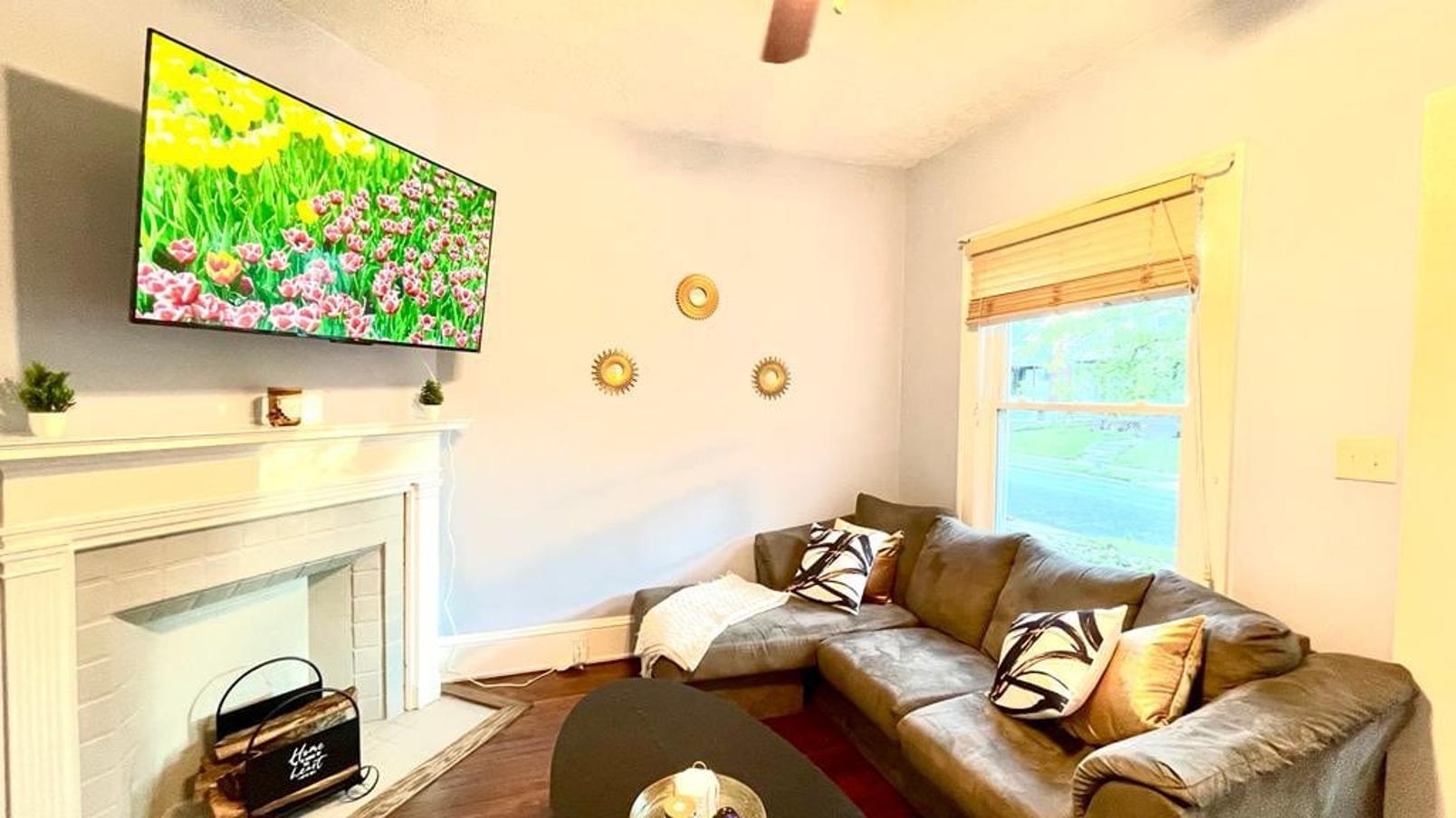 3 Bedrooms townhouse 8min to EdgeWater Park in Lakewood, OH