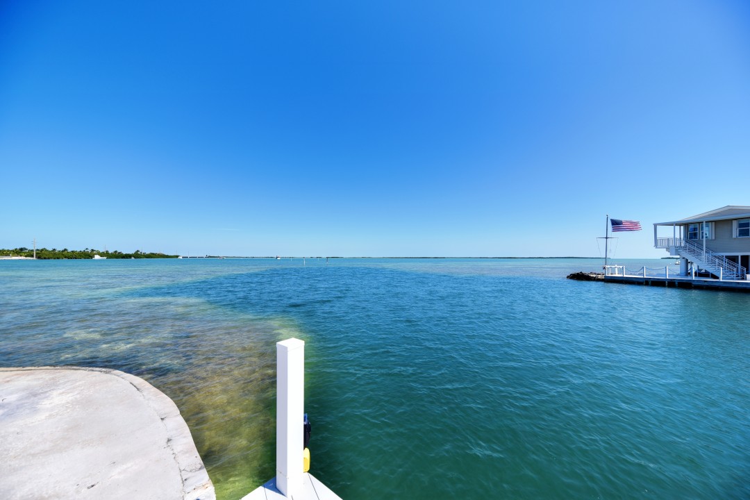 Windy Point Oceanfront in Geiger Key — Channel
