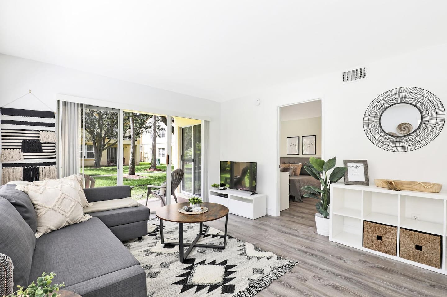260A – Modern Magnolia • No Stairs + Free Parking in Boca Raton, FL
