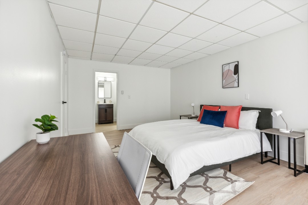 on East, 120 - · Unit 111  1/1
