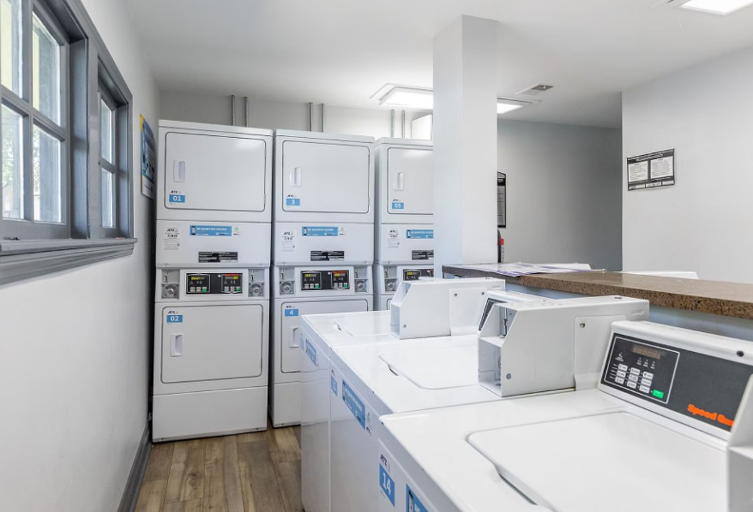 Taylor at 502 · Unit unit 2200-107 2/2