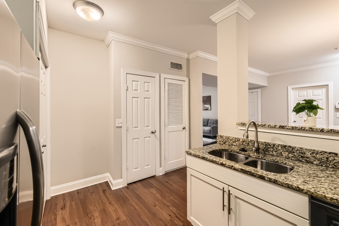 Crest at Midtown · Unit 2302 2/2