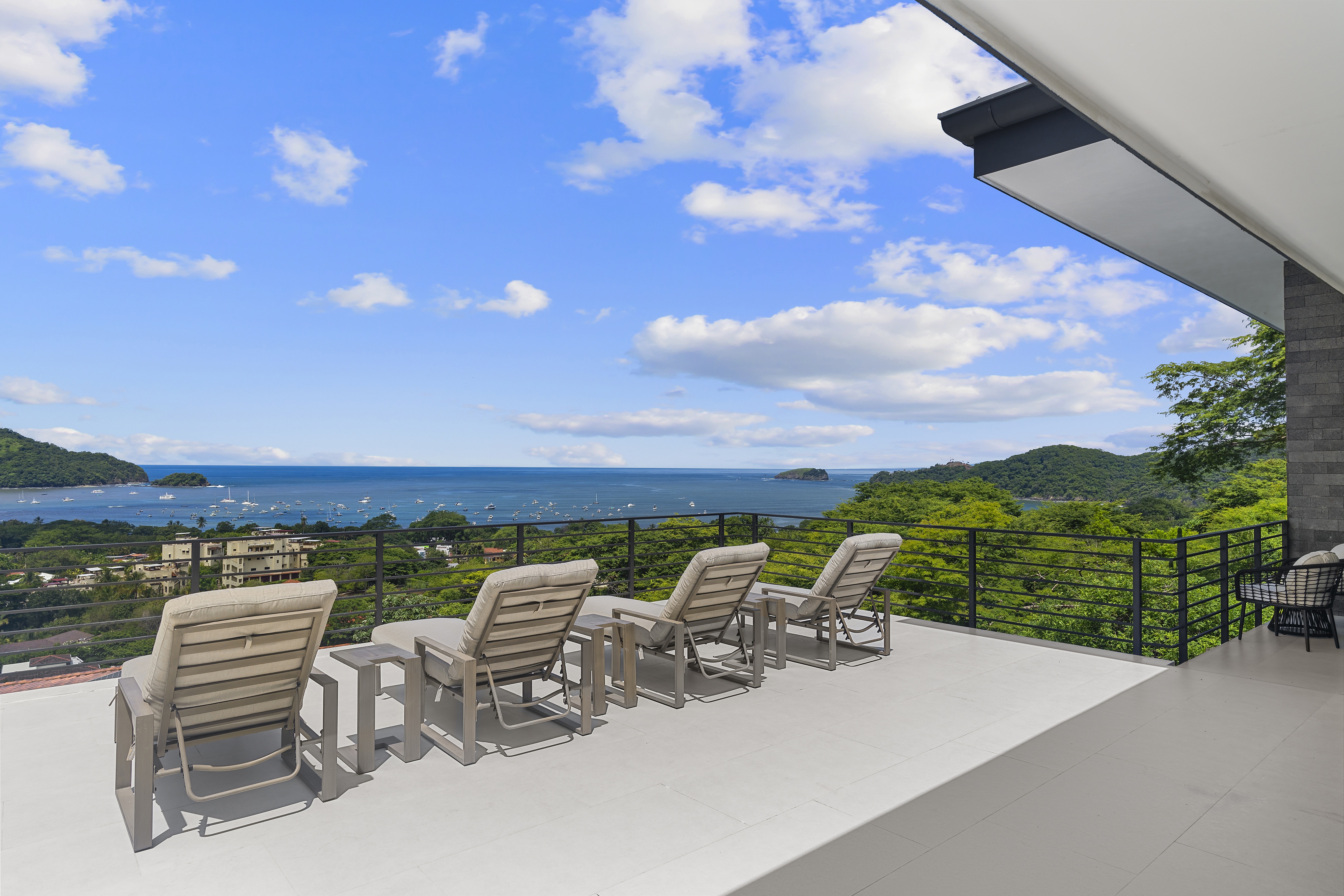 2 Terraces - 5 Suites - Sundeck - Gated Entry — Playas del Coco, Provincia de Guanacaste — vacation rental