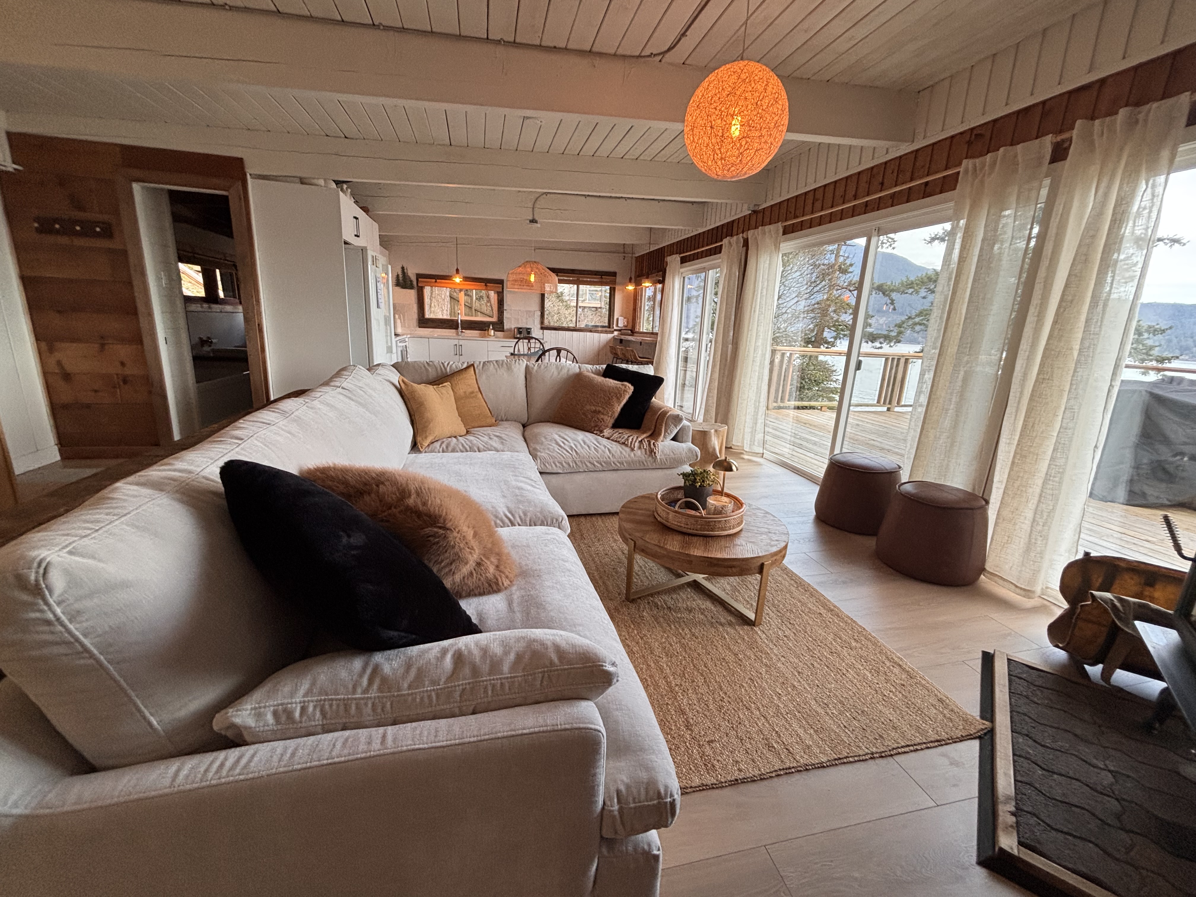Miller Oceanfront Retreat | Salt + Arbutus Cabins - Canadá