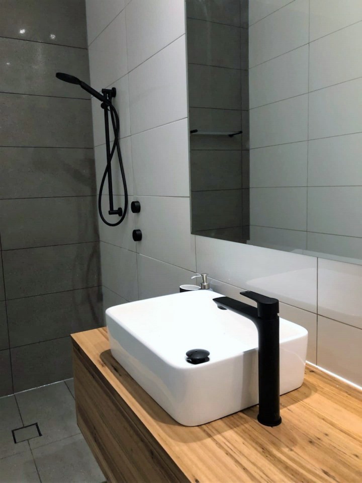 Ensuite in the master bedroom for privacy and convenience
Main shared bathroom with full-sized bathtub—perfect for relaxing soaks after a day out