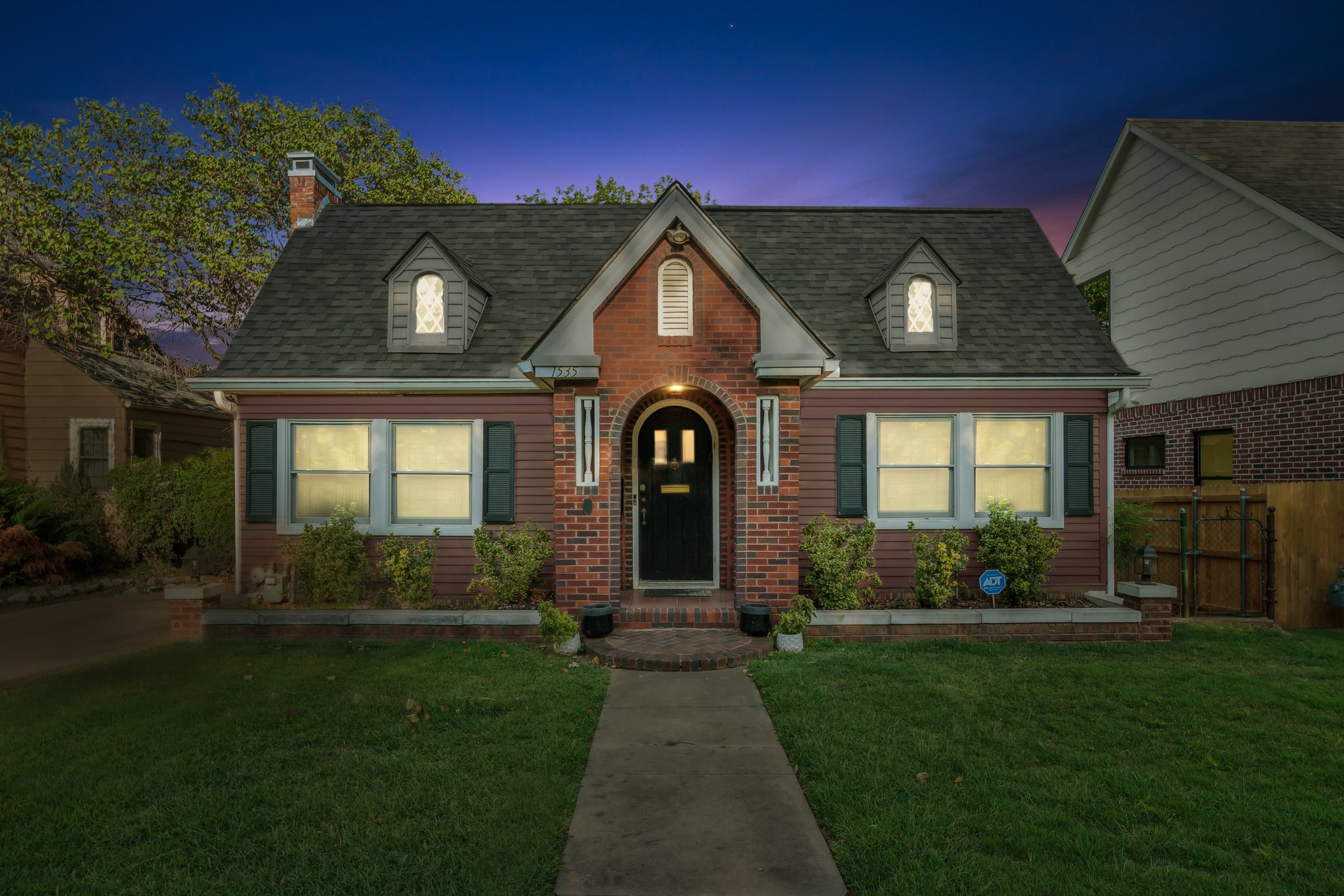 Charming Bungalow With Hot Tub And Office - Cozy Elegant Retreat - Tulsa, OK