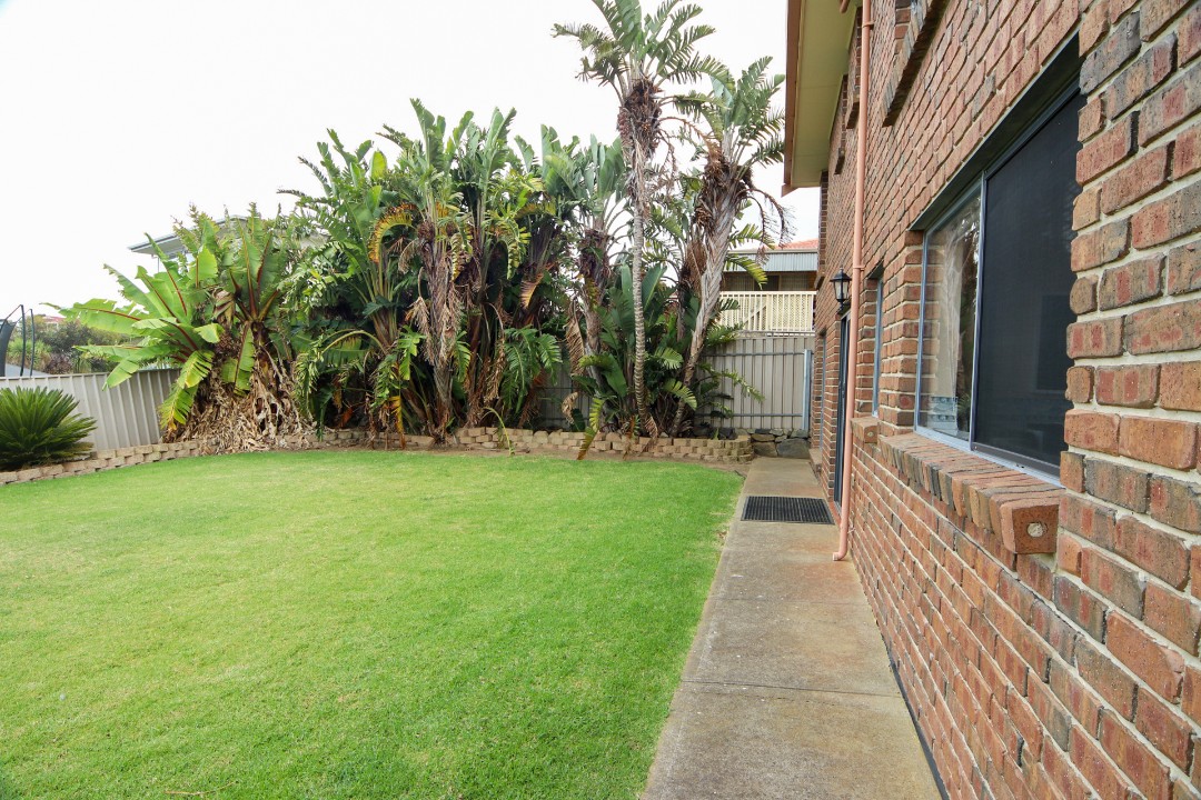 Encounter Bay Family Retreat - Fully fenced backyard