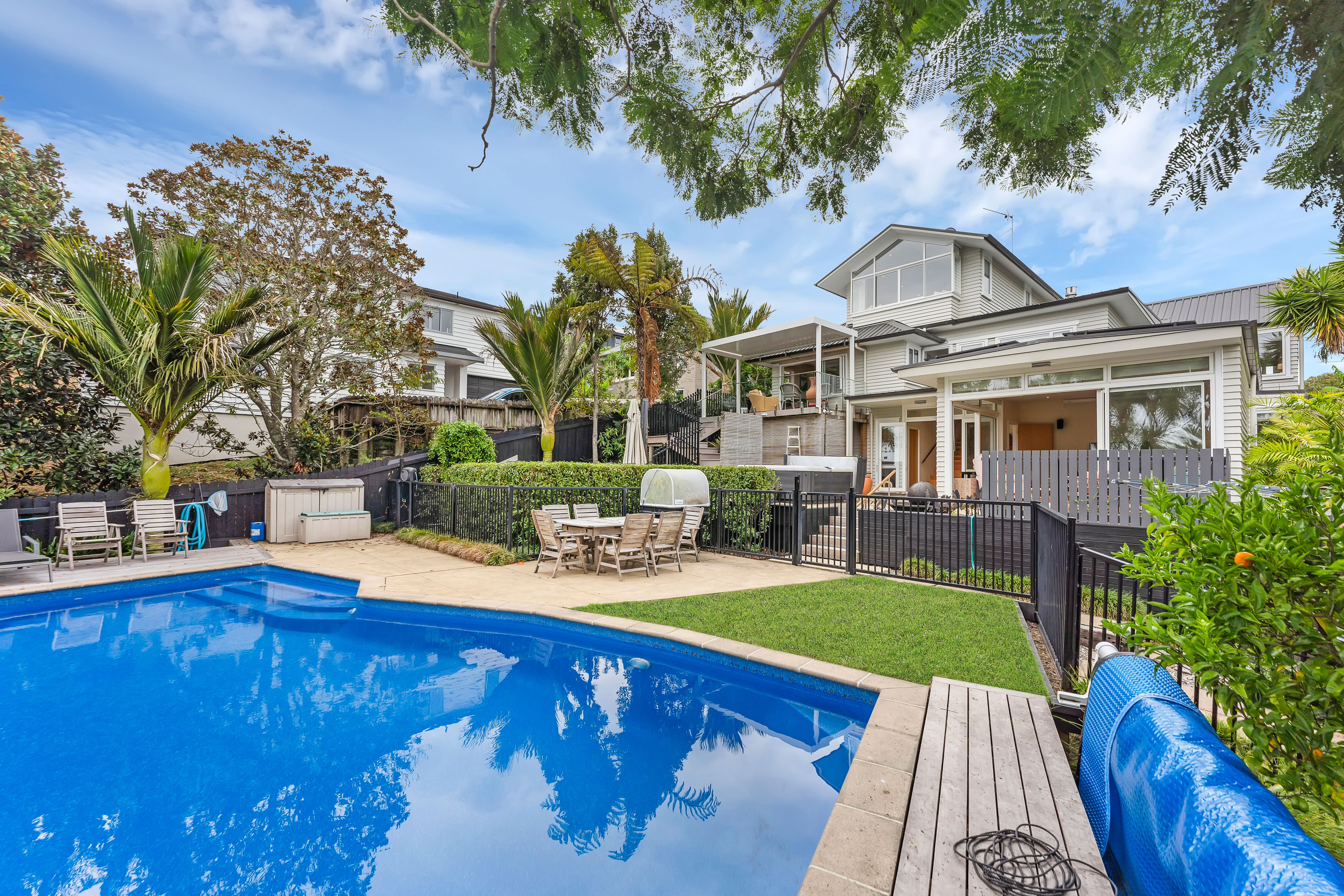 Bespoke Stays - Merry and Bright Retreat