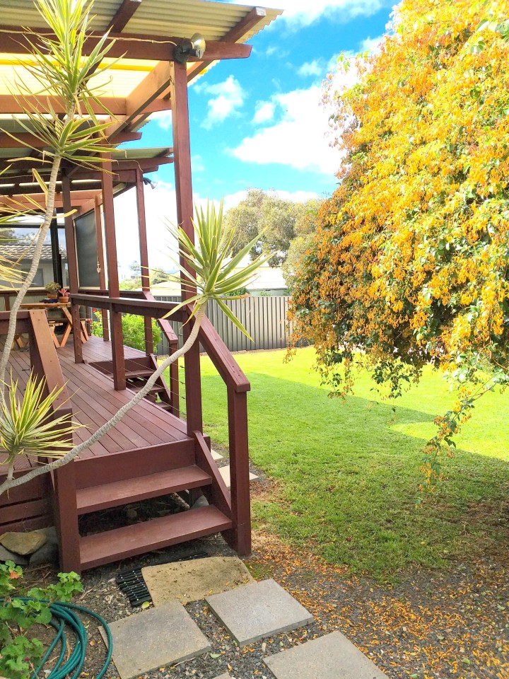 Only a short stroll to Middleton Point surf beach, the Tavern, and Middleton township, providing an unbeatable location for beach lovers and convenience seekers alike.