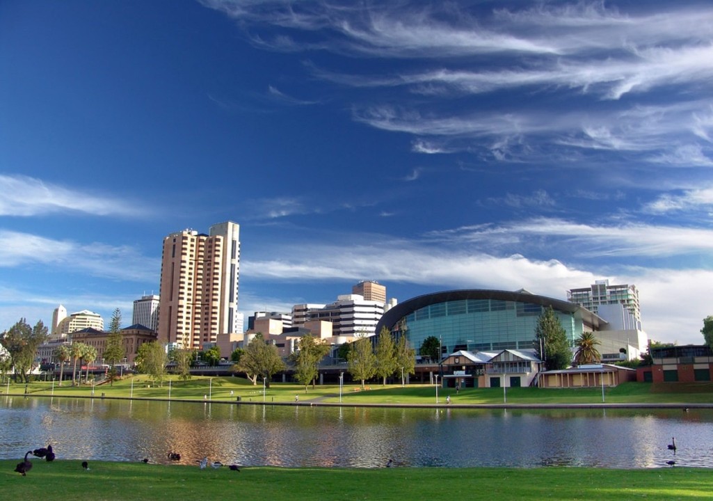 Nearby venues include North Adelaide Golf Links, Adelaide Entertainment Centre, ETSA Park, Santos Stadium, and Hindmarsh Stadium.