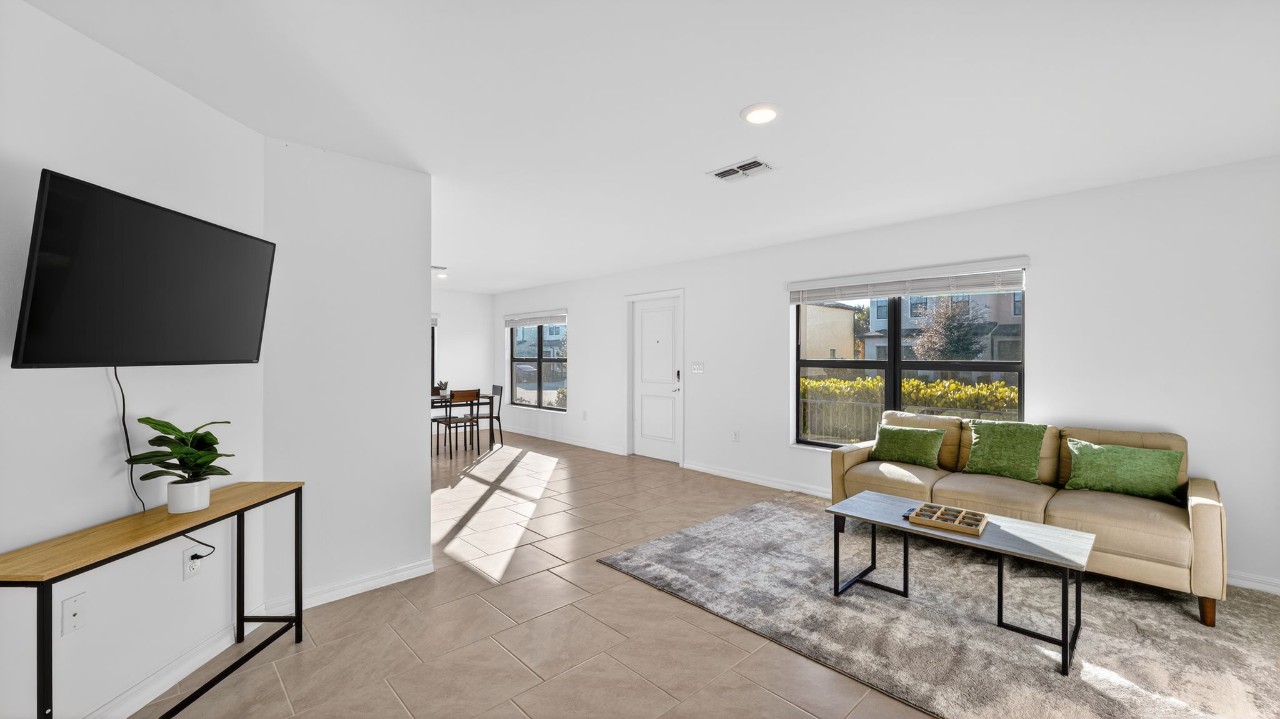 Landings at Westport · Unit 2056
