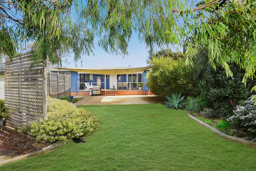 Exceptional Outdoor Living Space
Expansive back deck equipped with a gas BBQ and comfortable outdoor seating—perfect for relaxed dining and socialising under the stars.
