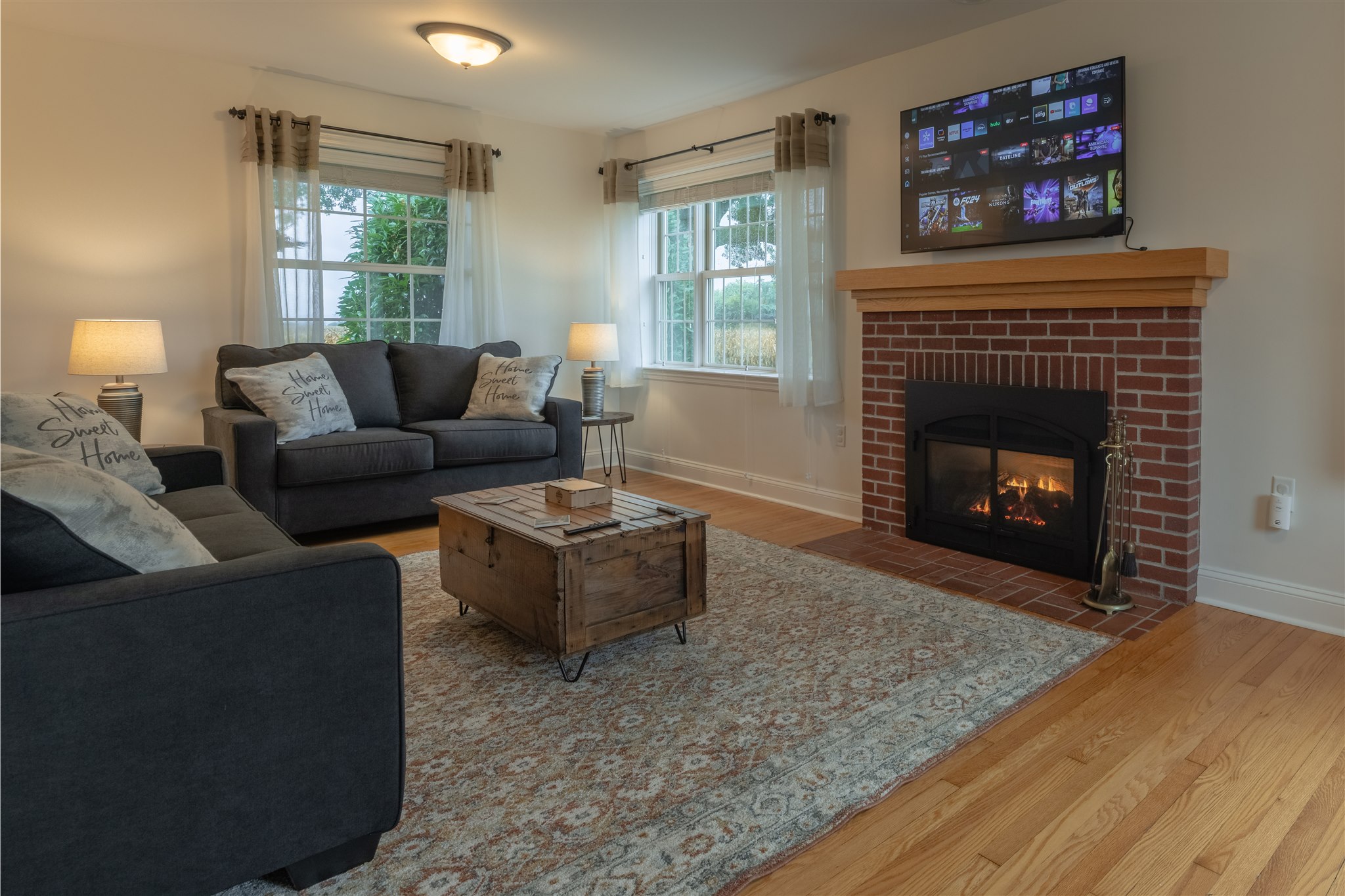 Fireplace, Sectional, Central Location — Paradise, PA — vacation rental