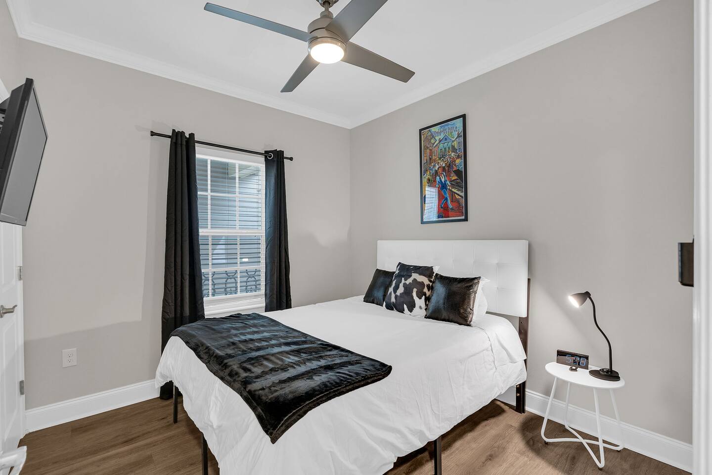 Comfy bed with microfiber sheets!