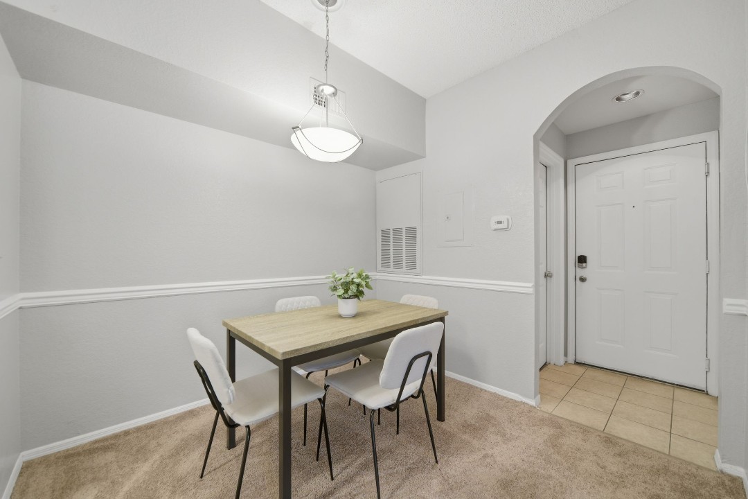 Avenue · Unit at Winter Springs 27-307 2/2