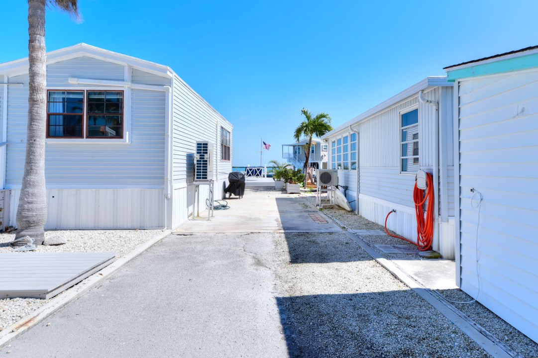 Windy Point Oceanfront in Geiger Key — Parking