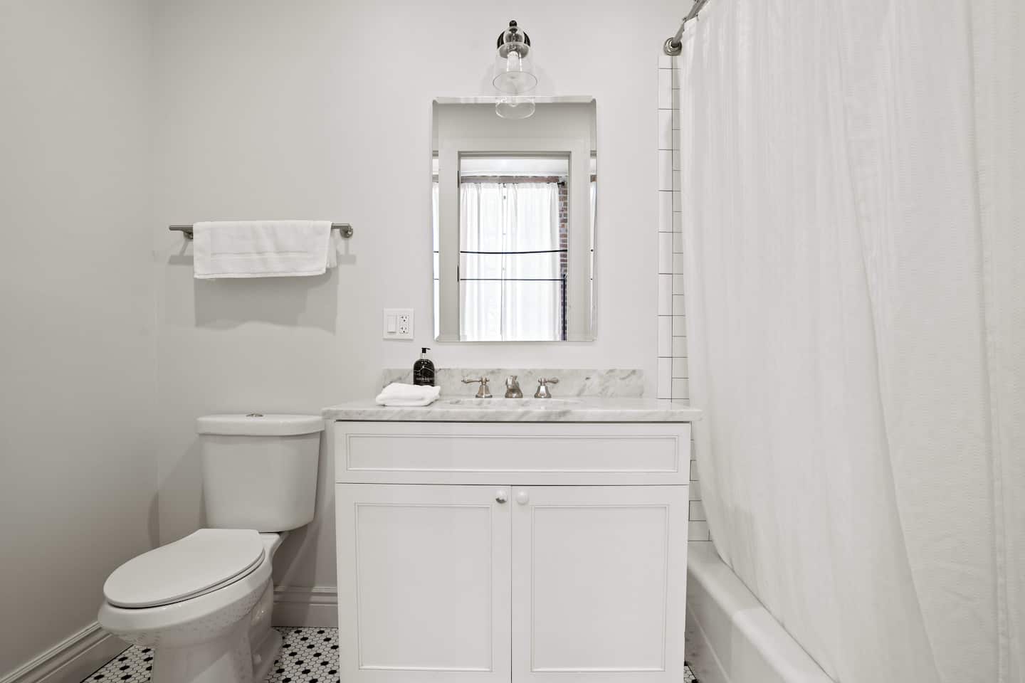 ensuite bathroom space 4