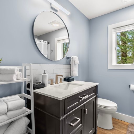 Full bathroom — periwinkle blue with towel storage