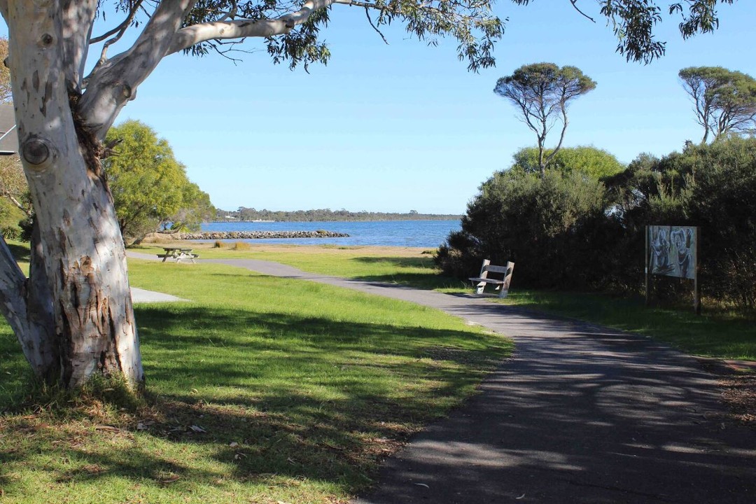 Escape to Lakeside - 