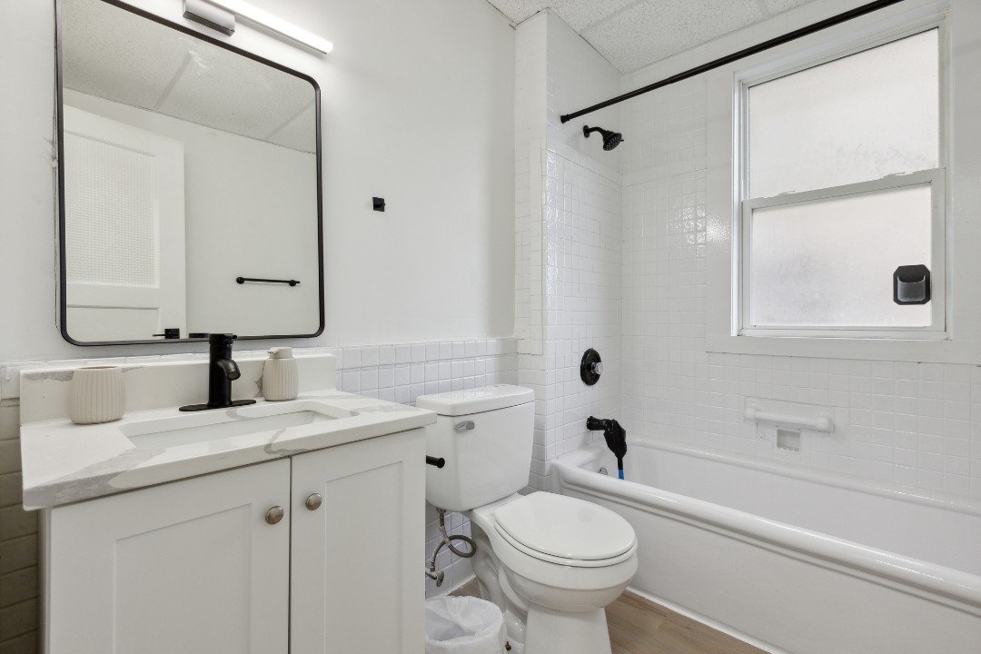 on East, 419- · Unit 111  1/1