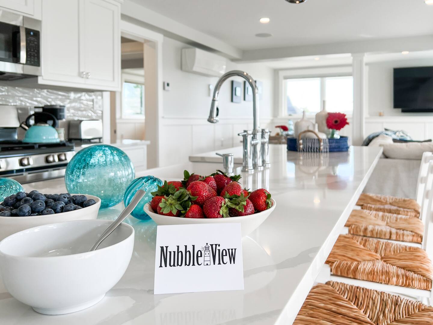 Flawless VACA across from beach - "Surfs Up!" — Long Sands Beach, ME — vacation rental