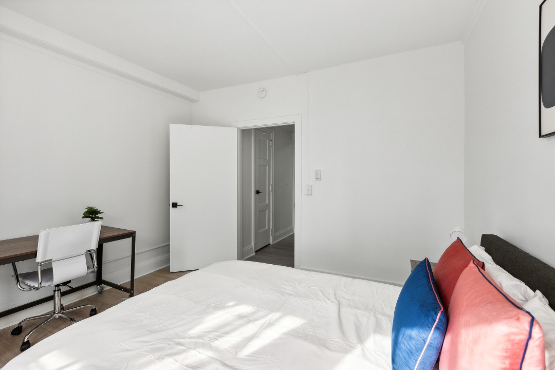 on East, 636- · Unit 111  1/1
