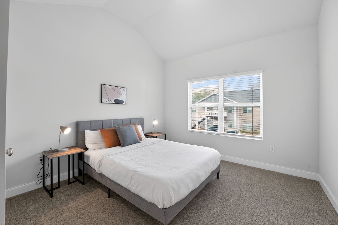 Hickory Grove · Unit 1204 2/2