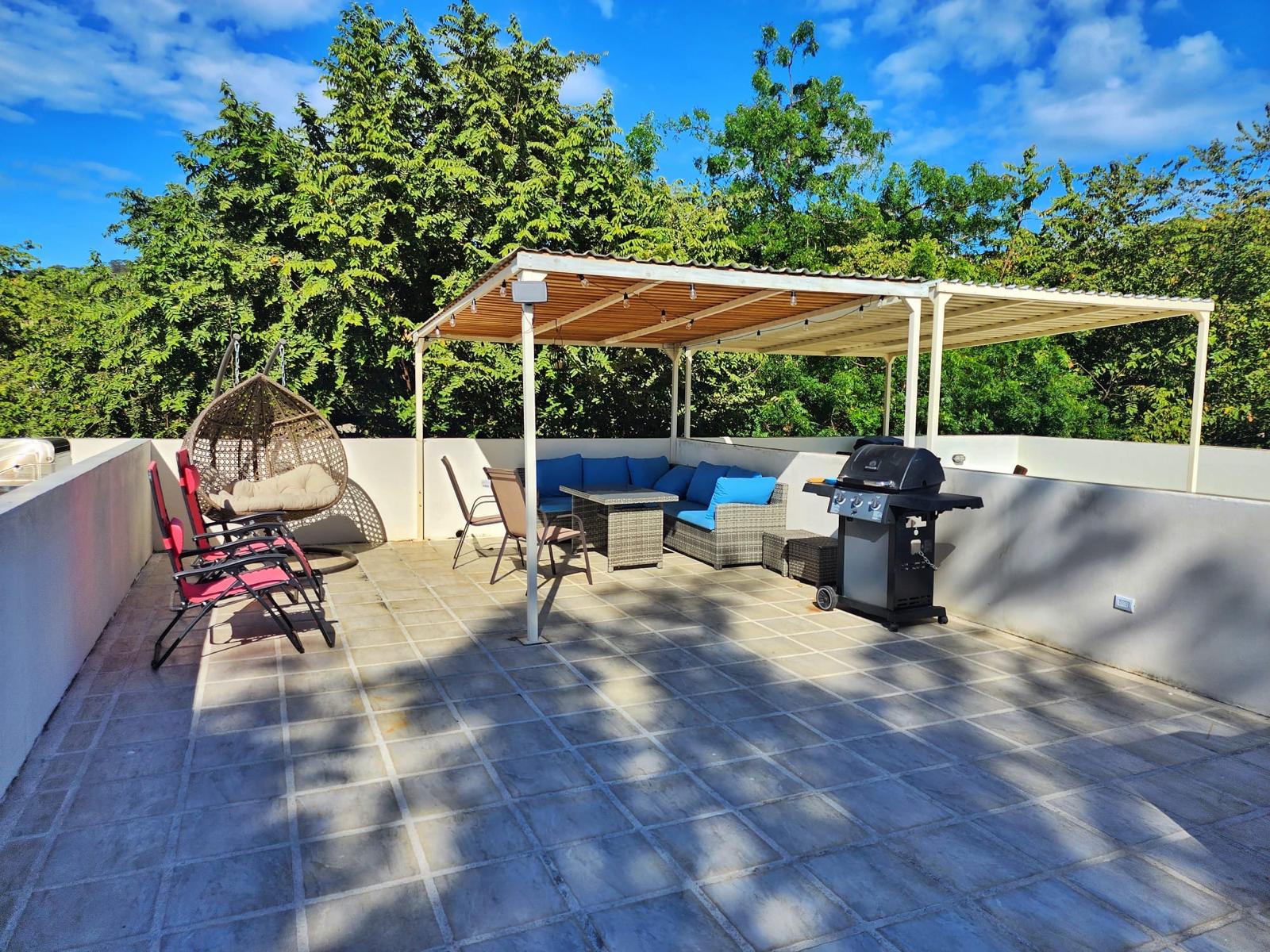 Tropical 2nd floor Condo with Rooftop in Playas Del Coco, Guanacaste Province